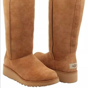 Women’s Kara ugg boots new in box size 5